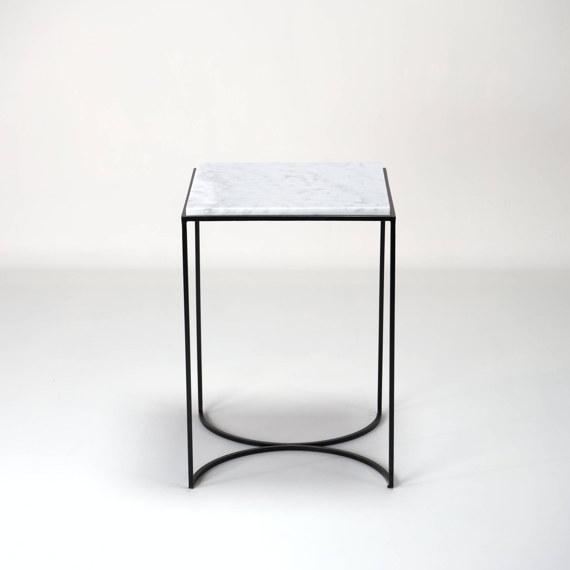 NaiveE - Carrara Marble side table