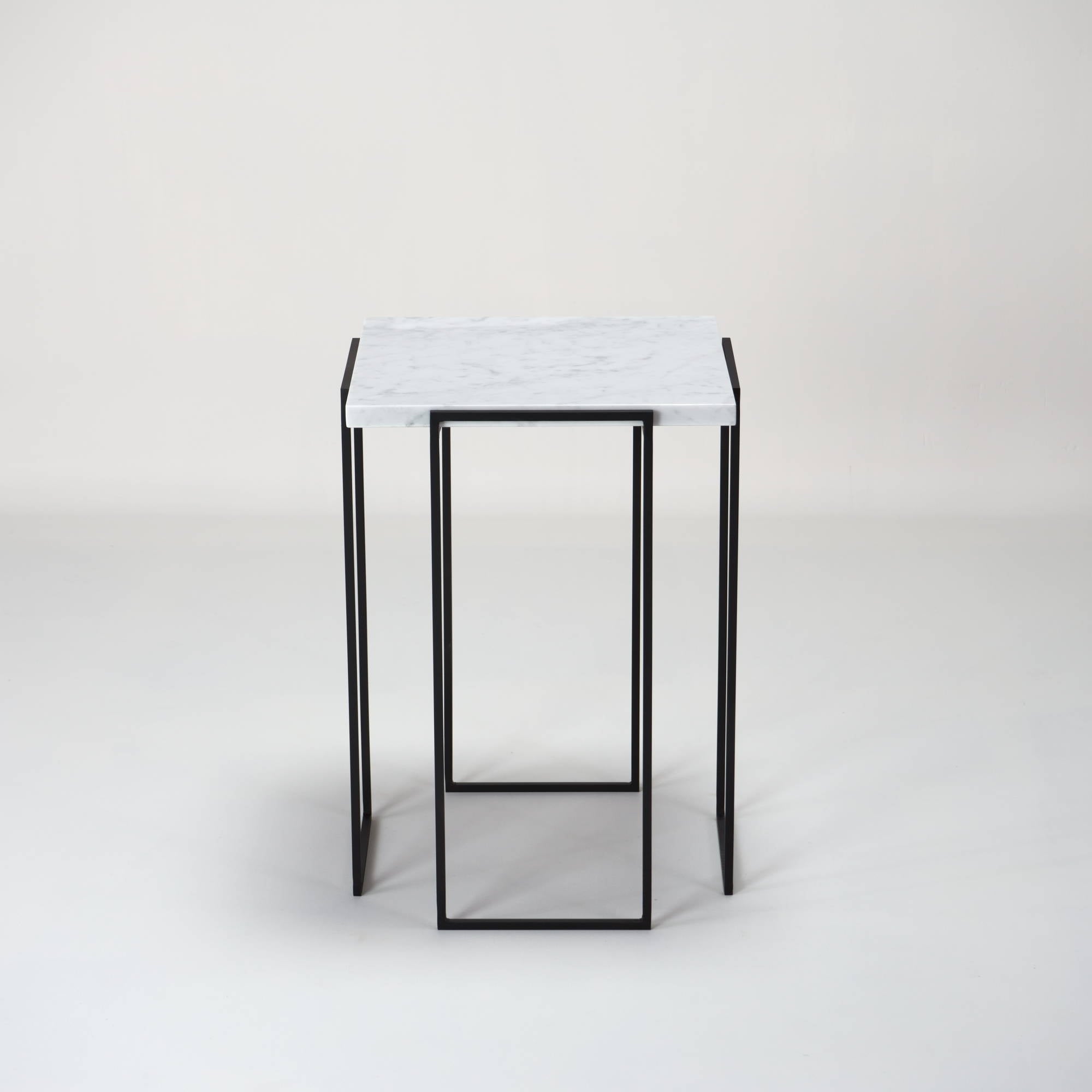 Kaus - Carrara marble side table