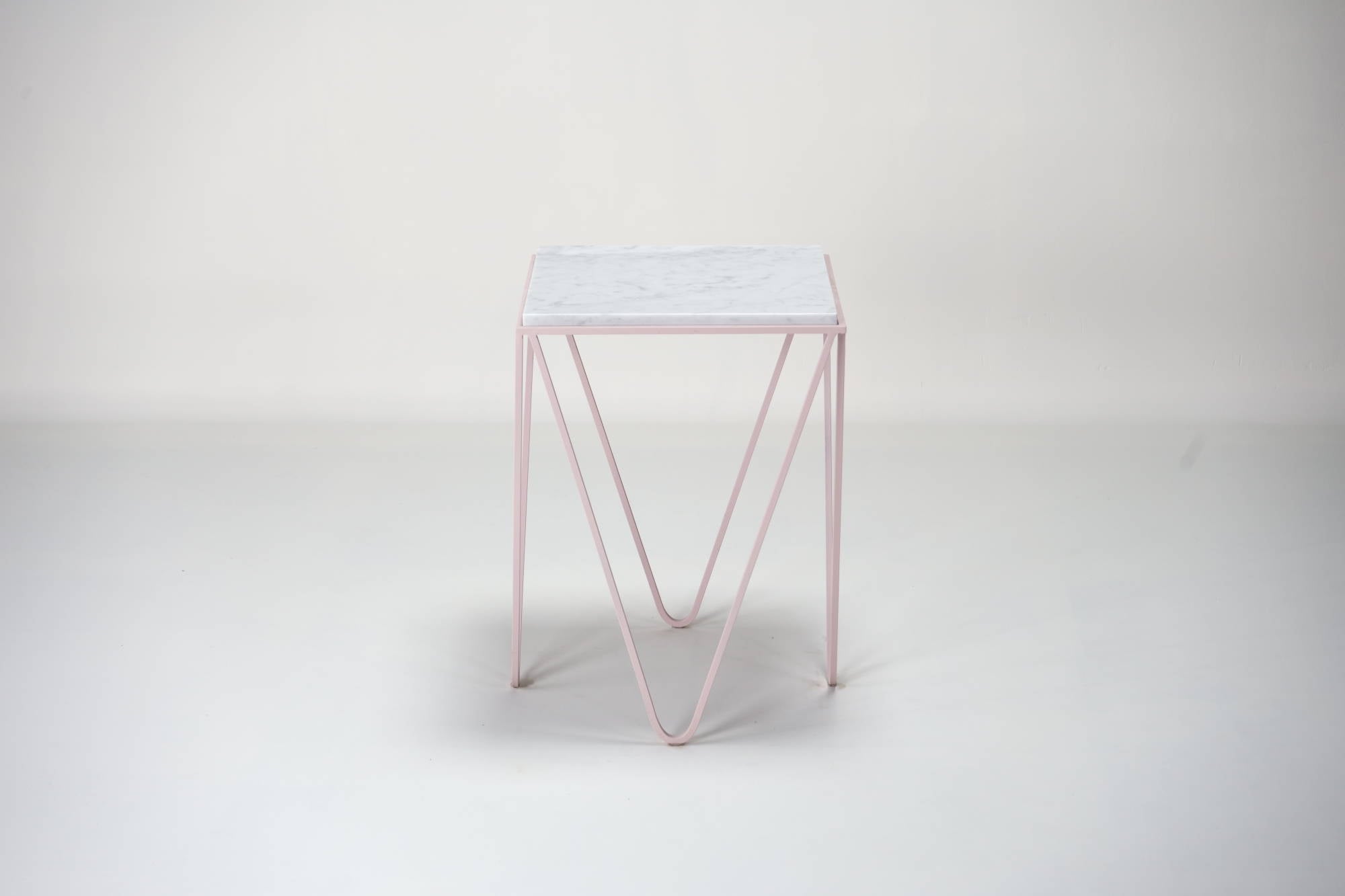 Avior - Carrara marble side table