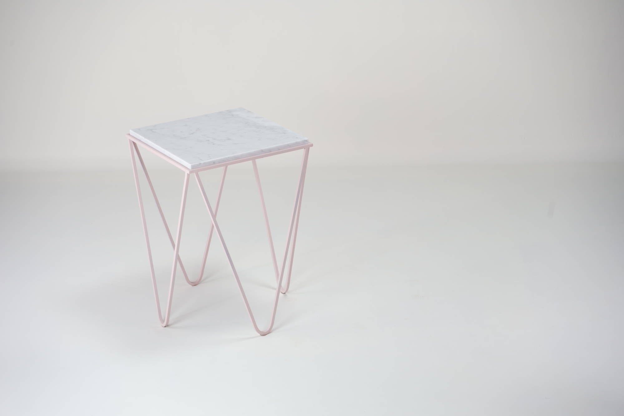 Avior - Carrara marble side table