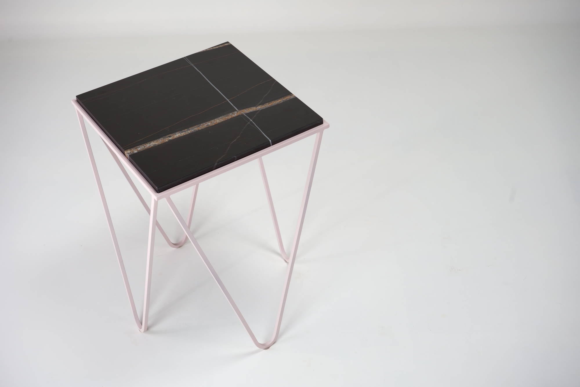 Avior - Sahara noir black side table